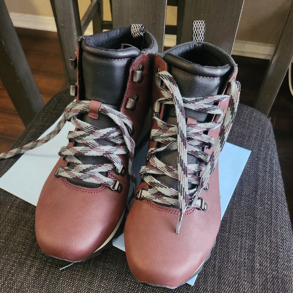 New without tag Merrell women's hiking shoes boots size 10 alpine hiker